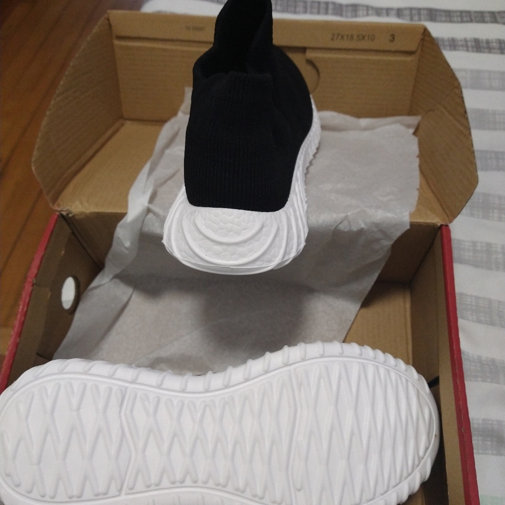 Shoes - Picture 2 of 4